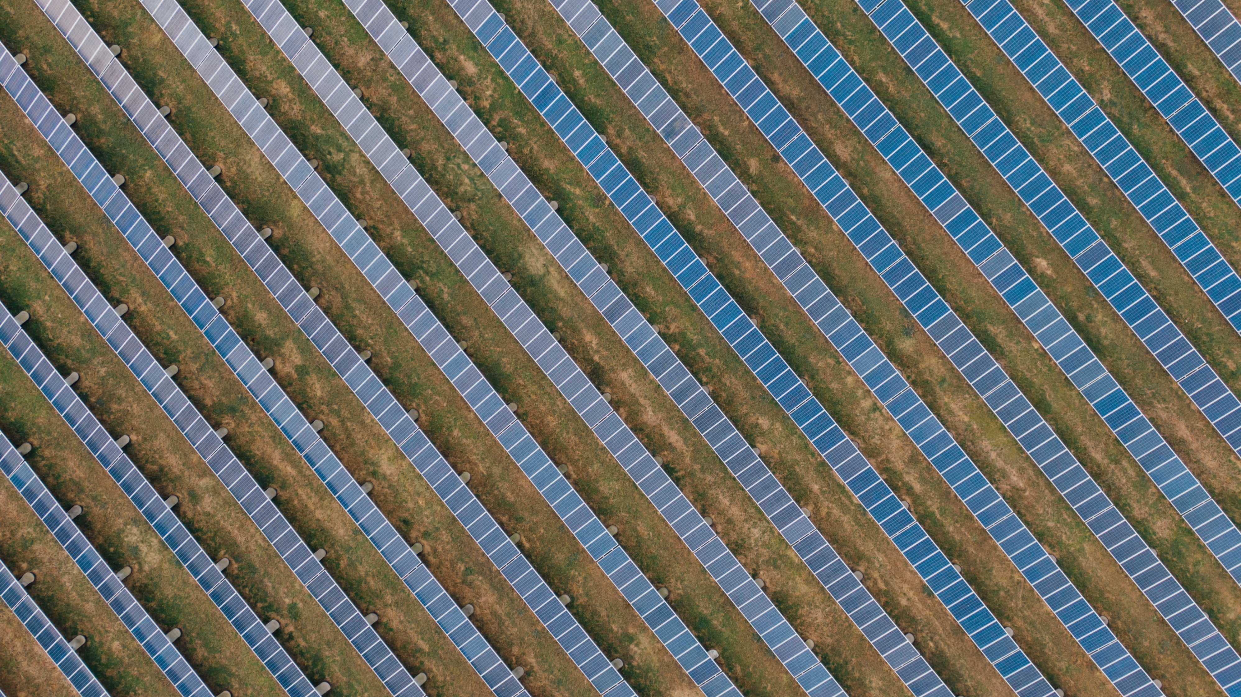Loi relative à l’accélération de la production d’énergies renouvelables – Un nouveau cadre pour les installations de production d’énergie photovoltaïque sur des terrains agricoles, naturels et forestiers