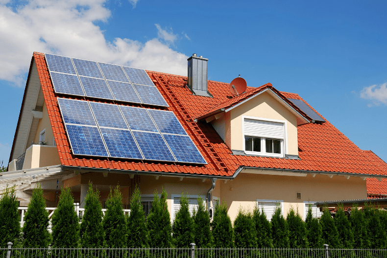 Panneaux photovoltaïques : un ensemble indissociable constituant la toiture du bâtiment et assurant son étanchéité