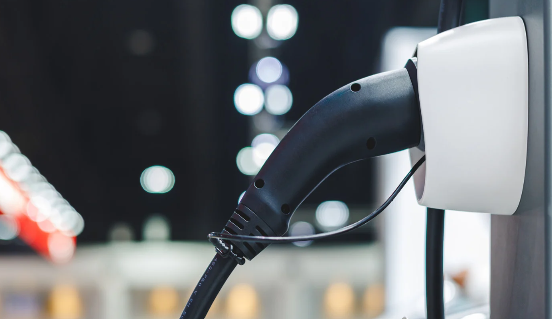 Automobile – Sous la pression des industriels du secteur, la Commission européenne s’engage dans une démarche d’assouplissement des calendriers et objectifs de décarbonation